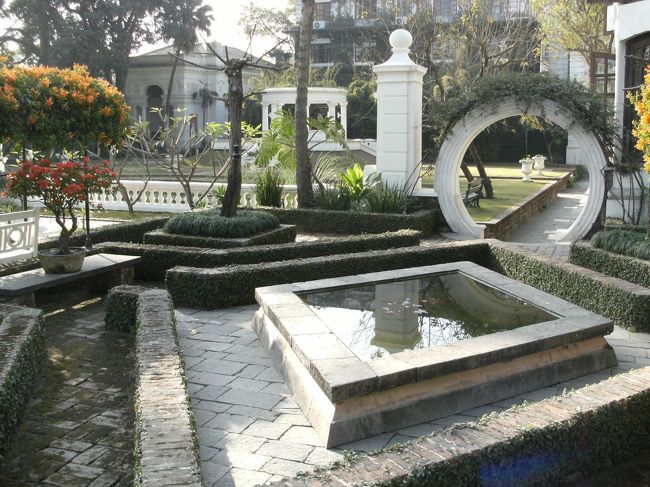 <br />　邸内の様子・・