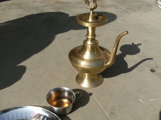 <br />　この食器でロクシを注いで頂く・・・<br /><br />　かなり強い酒だ！