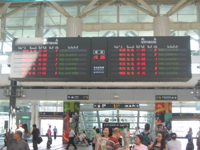 左営駅で、台湾鉄道に乗り換え。