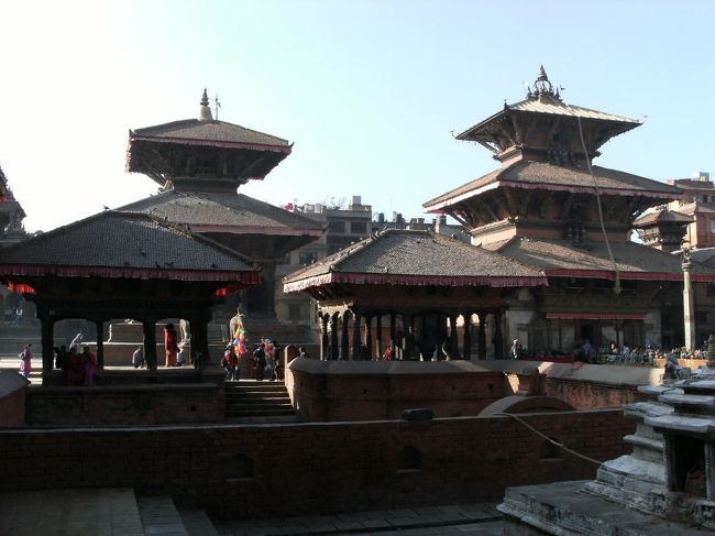 <br />　パタンは、カトマンドゥの郊外にある。かつてはかなり栄えた町であったという。ここにも”ダルバール広場”がある。<br /><br />　ダルバールと名の付く広場はあちこちにあるのです。ここの市民は圧倒的にブッダ（仏教徒）が多いらしい。<br /><br />　