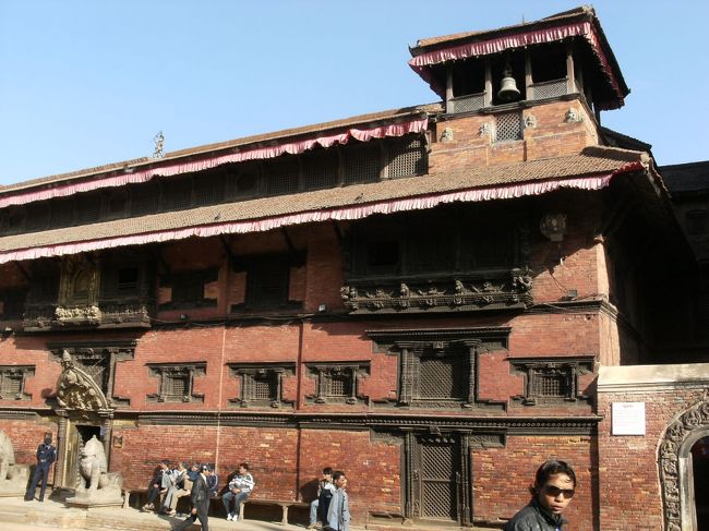 　<br /><br />　ダルバール広場にて・・<br /><br />　パタン博物館