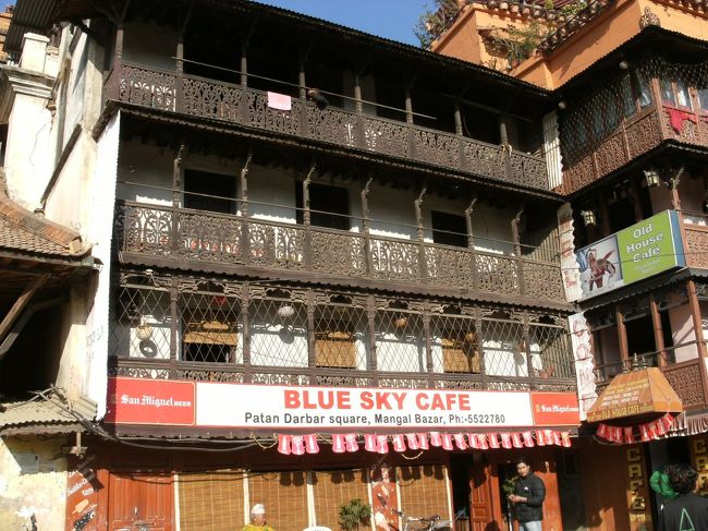 <br />　ビゼ君の親戚がやっているカフェ・レストラン・・<br /><br />　ブルースカイ・カフェという店、<br /><br />　見るからに古めかしい建物だ、上の階は今でも住居として使われている・・