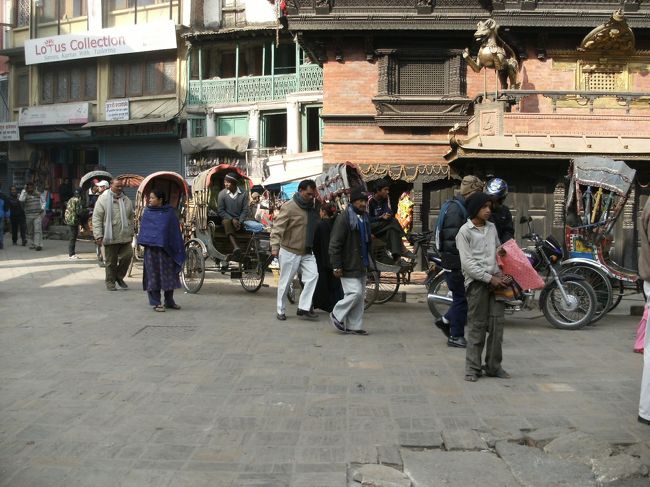 <br /><br />　インドラ・チョーク周辺で・・　