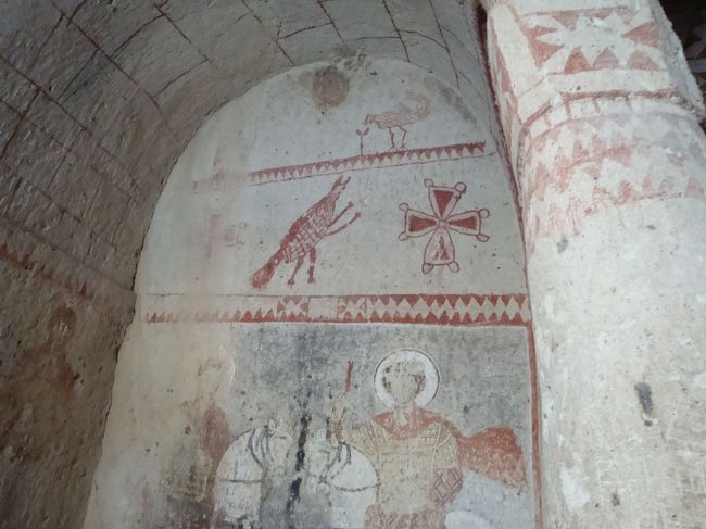 ギョレメ野外博物館。洞窟教会がたくさんあって見ごたえがあります。ほとんどの洞窟はフラッシュ禁止なのでISO撮影です。