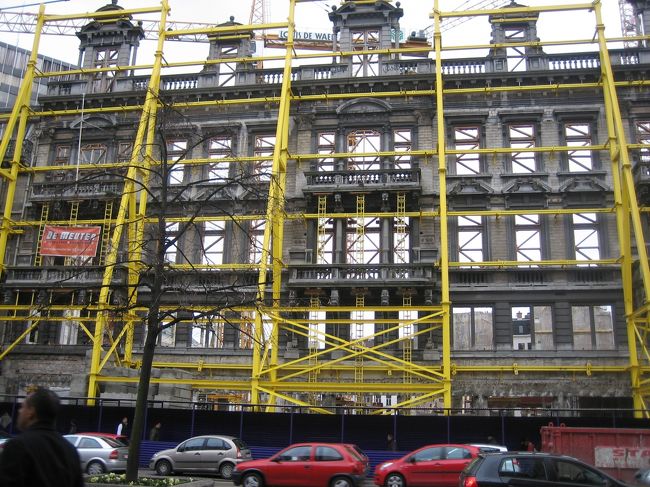 表だけ残して裏は作り変えるらしい。