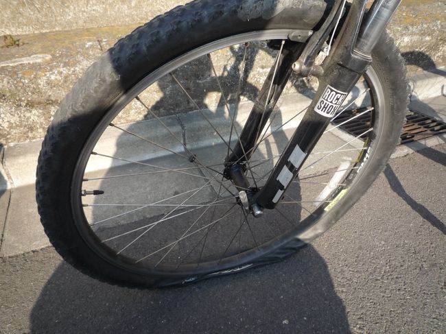 　ショックな事が、<br />　止めていた自転車がパンクしてました。<br />　てくてく歩いて帰る事にしました。<br />　早歩きでちょうど、１時間でした。