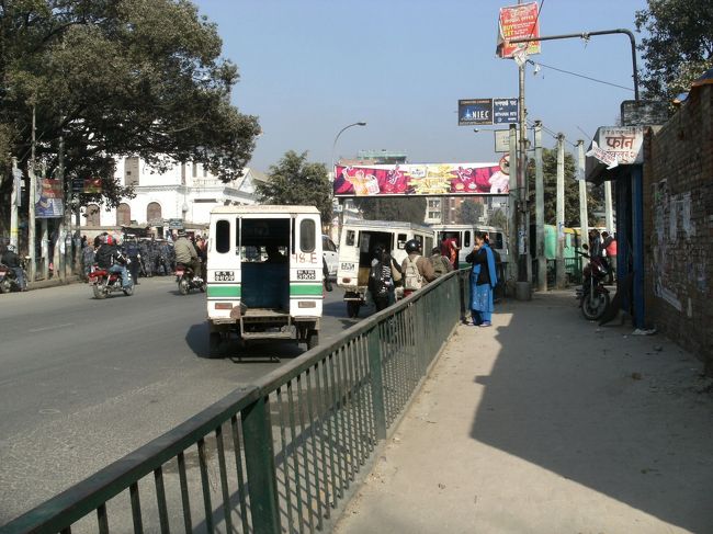 <br />　移動手段は、ＴＡＸＩ、力車、三輪自動車など