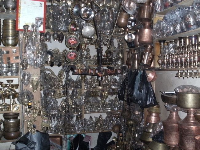 <br />　写真撮ってもいいか？<br /><br />　許可をもらって店内を撮らせてもらう・・<br /><br />　お礼に日本のスティック・コーヒをあげると、大変喜ばれた。