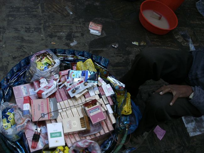 <br />　タバコのばら売りも・・