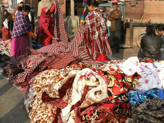 <br />　ショールを売っていた