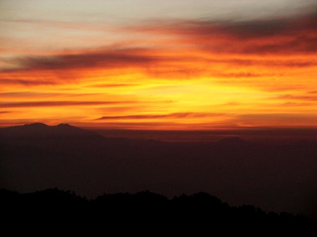 <br />　天気は良かった・・<br /><br />　太陽がゆっくり上がってくる、<br /><br />　次第に空は明るくなる・・