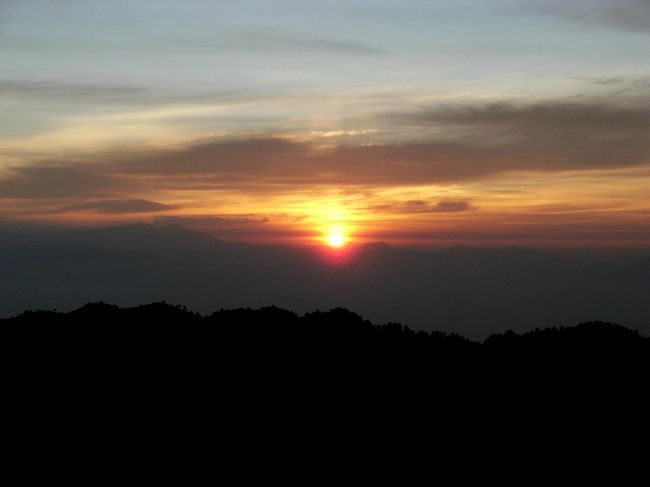 　<br />　ヒマラヤに上る朝日・・