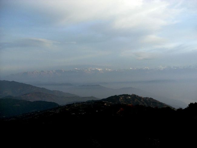 <br />　遠くにヒマラヤの山並みが見えてきた・・<br /><br />　最大画像でどうぞ！