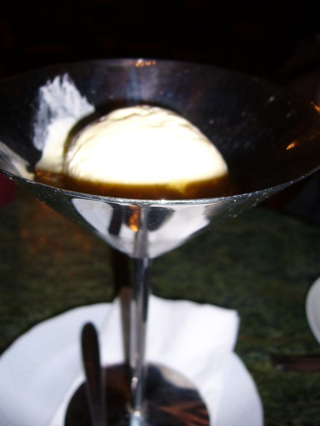 バニラのアイスクリームです。<br />メニューにはなくって？（多分）<br />店員さんにアイスがあるか聞いたら頼めました。<br />入れ物もかわいかったし美味しかったです。