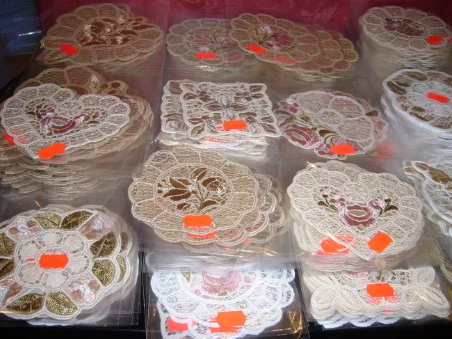 レースがいろんなところで売っています