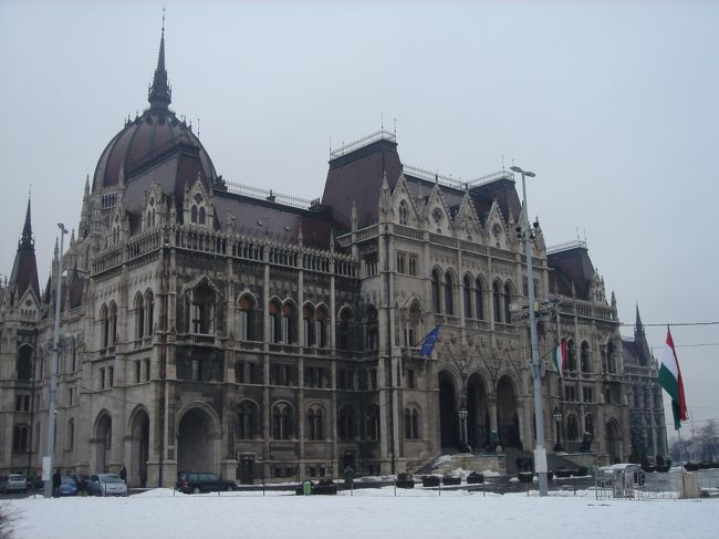 国会議事堂の内部は見学ができて有名な王冠もここで見られます。