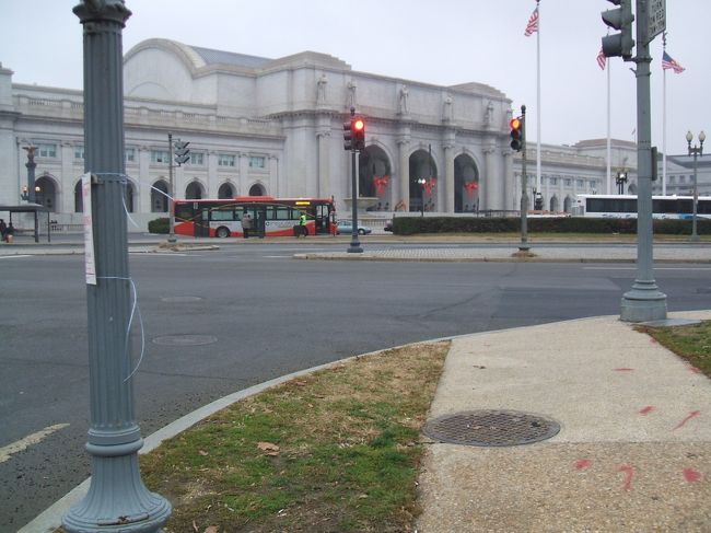 チェックインして一休みした後は、さっそく観光へ出発です♪<br /><br />まずは、ホテルから徒歩にてユニオンステーションまで行って駅構内のお店など見学して地下鉄で向かった所は・・・