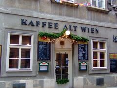 通り抜けて、ベッカー通り Backerstrasse９番地。

「カフェ･アルト･ウィーン　Kaffee Alt Wien」

その名のとおり、古きウィーンの面影残すカフェ。

