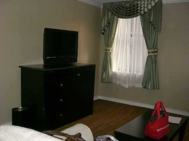 テレビも大きい。<br />毎晩この居間で持参したゲームやってました（笑）