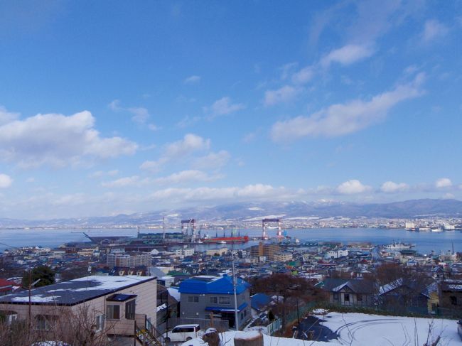 弥生坂と船見公園の間の路地から。<br /><br />船見公園からの眺望が有名みたいですが<br />この路地からの眺望の方が◎です。