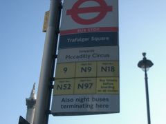 Trafalgar Square で降ります。