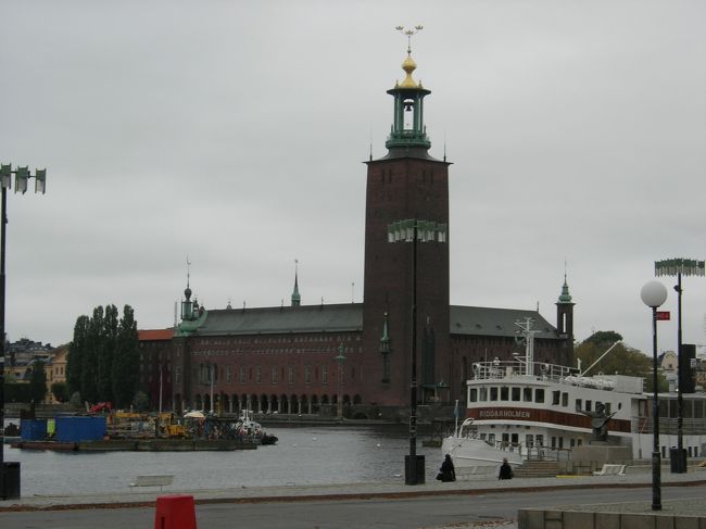 ストックホルムの市役所です。<br />ノーベル賞の晩餐会会場などを見学できます。<br />英語、スウェーデン語、中国語のガイドが決まった時間に連れてってくれます。<br />一人で見て回ることはできません。売店もあります。