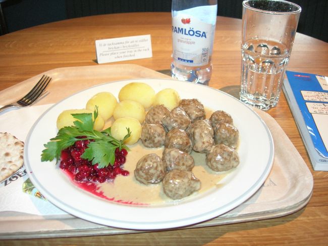そのレストランで頼んだ、ミートボールです。<br />ミートボールはスウェーデンの名物料理です。