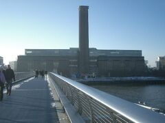 この煙突が Tate Modern です。