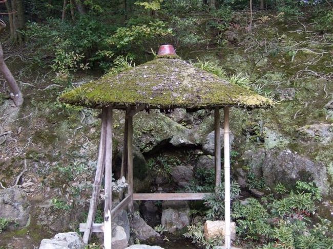 タクシー観光（3時間ｺｰｽ）<br /><br />金閣寺<br /><br />巌下水：<br />巌下水(ガンカスイ)は、義満公が手洗いに用いたといわれています。<br /><br />