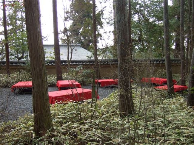 タクシー観光（3時間ｺｰｽ）<br /><br />金閣寺<br /><br />茶所：<br />庭の野点席、座敷、お好きな席を利用でき、作法も必要としません。<br /><br />金箔入り菓子と抹茶<br />一服　５００円<br /><br />