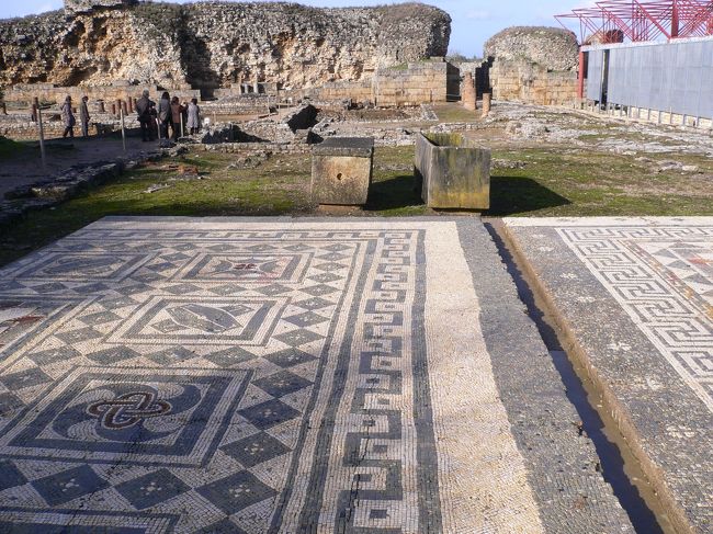 幾何学模様のモザイクも素晴らしい！