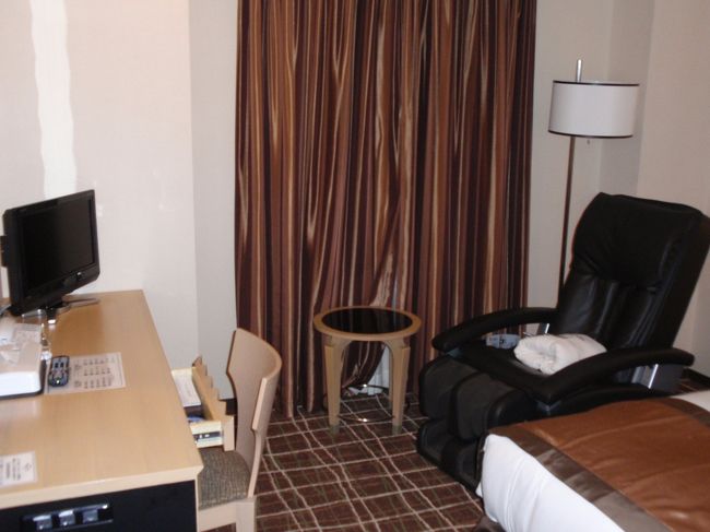 初日の宿泊先は旭橋駅前にある「ソルヴィータプレミア旭橋」。フォートラの旅行記を参考にして、このホテルに決めました。決め手はマッサージチェア・・・