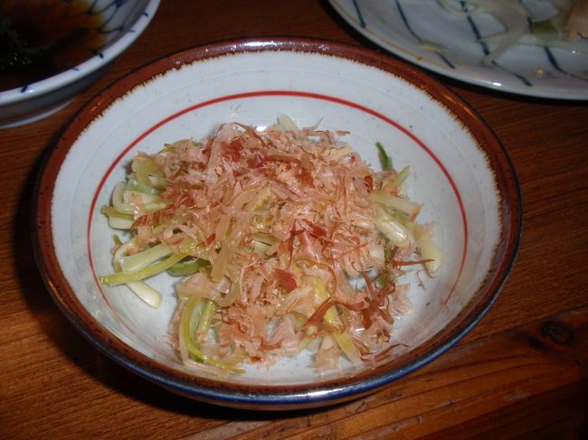 おススメのおつまみはないか店員さんに聞いてみたところ、島らっきょうを勧められたのでそれを注文。それ程辛くなく泡盛にぴったりでした。