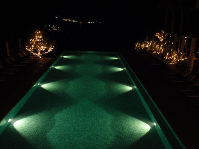 プールもライトアップ♪
