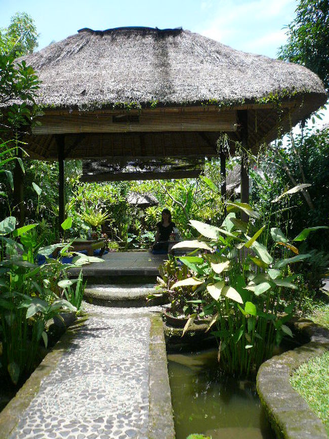 ウブドの有名なレストラン「カフェ・ワヤン」<br />雰囲気がすごくいいです。