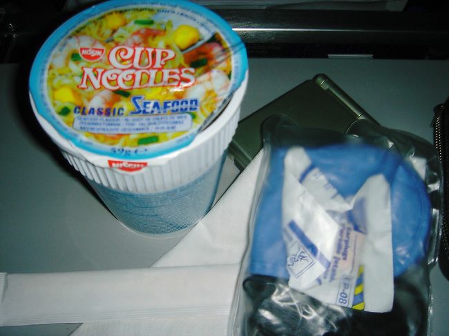 カップラがみょうにおいしく感じる。<br />隣の同じツアー参加ご夫婦とともにすする。<br />その姿が気に入られたのか、<br />ご子息の嫁にスカウトされる。