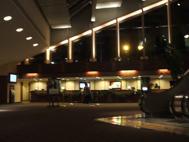 おはようございます♪<br /><br />いよいよ帰国の日です。<br />ダレス空港までのシャトルバンのピックアップが８時前だったのでチェックアウトを済ませてレストランがオープンするのを待ちます。