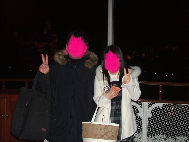 戴冠式が始まるまで乗り物に乗ったり、夕食を食べたりお土産を買ったりとランドを楽しみました♪