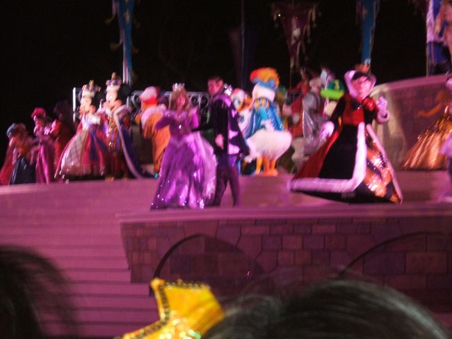 でもいろんなディズニーキャラクターたちが出演して見ていて楽しいです。