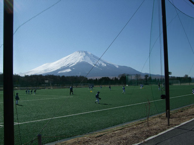 暫く走ると野球をしている子供達がいました。