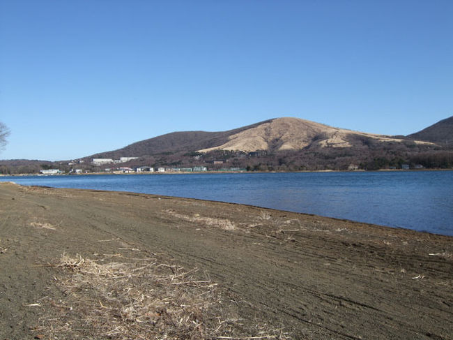 湖畔の北東から。