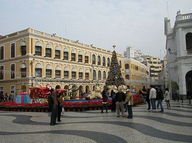 クリスマスのセナド広場。朝は静かです。
