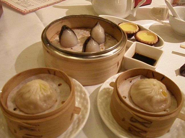 お昼に、動物の形を作ることで有名なチェーン店で飲茶。しかし･･･テレビのときはペンギンの羽はつくられていたような。このお店で最初に売られていたこうなごのような小魚をかりっとあげたものは、セブンイレブンなどで売られています。お土産にイイです。