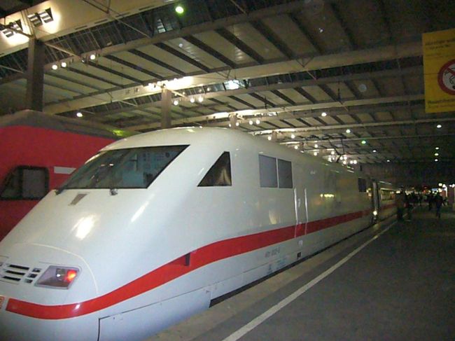 で、目が覚めたらニュルンベルクはとうに通過してましたとさ。<br />なんとかヴュルツブルクで降りて最終のミュンヘン行きを捕まえ無事ホテルに戻ったのが夜中1時ですた。<br />…次これたらミュンヘンに泊まろう。