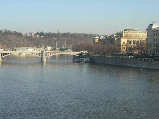 しばらく川を堪能しました。<br />ロストバゲージで荷物ない日の午前中、川を見ただけで、テンション上がりっぱなし。もう満足です。