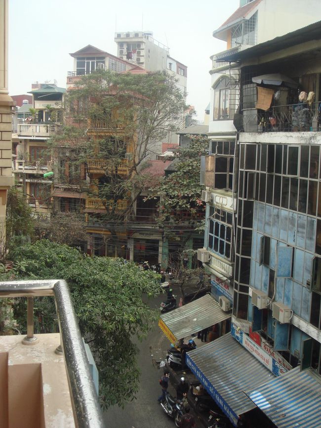 ふらふらだけど、いつものショットを撮らねば…。ホテルのバルコニーから。