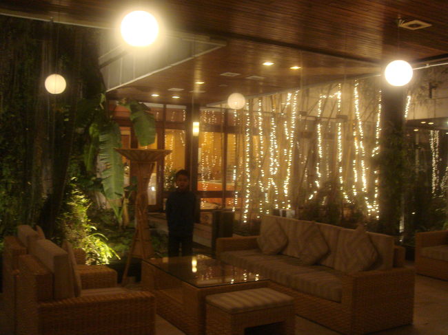 やっぱり、おふろにつかりたいし、このまえ口コミでべた褒めしたしー、タンロイいこうやー。で、夜急きょタンロイホテルに移動。