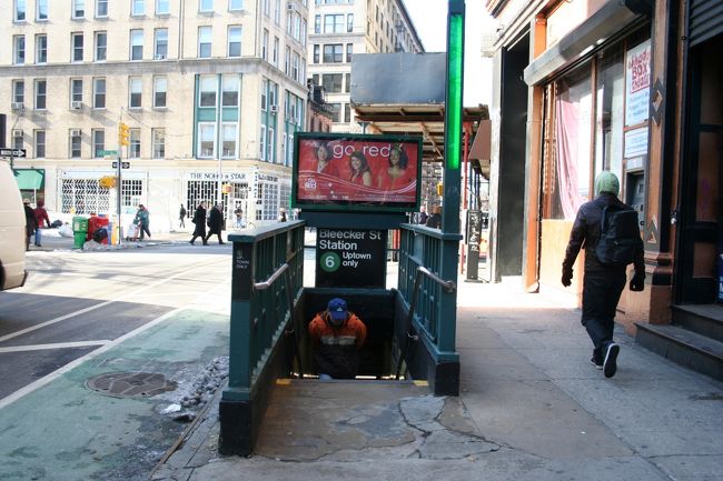 ここでお買い物派の友人２名と別れて、２：２で別行動。<br />ソーホー、ノリータ辺りでお買い物の友人達を置いて、<br />私達は国連本部へ向かうべくグランドセントラルへ向かいます。