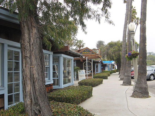 静かな別荘地。。。という感じで周りのお店もこじんまりしていました。