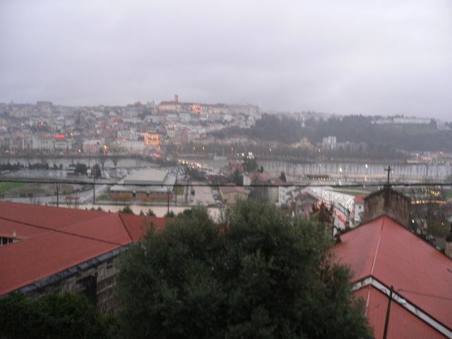 サンタクララ修道院からのコインブラの町